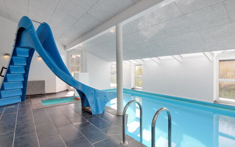 Marlie - 600M from the Sea: Meubles, Design Intérieur, Chaise, Sol, Table, Recours, Sol, Plafond, Pièce, Eco Hôtel