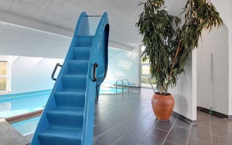 Marlie - 600M from the Sea: Meubles, Design Intérieur, Chaise, Sol, Table, Recours, Sol, Plafond, Pièce, Eco Hôtel