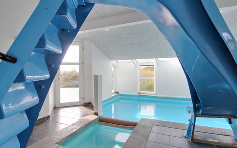 Marlie - 600M from the Sea: Meubles, Design Intérieur, Chaise, Sol, Table, Recours, Sol, Plafond, Pièce, Eco Hôtel