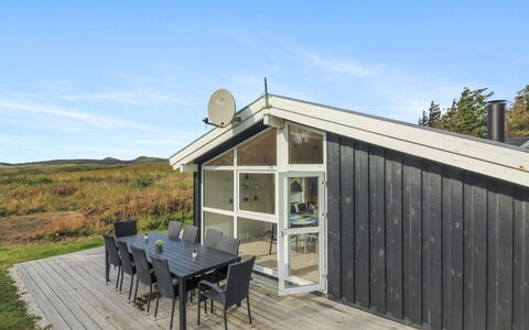 Marlie - 600M from the Sea: Meubles, Design Intérieur, Chaise, Sol, Table, Recours, Sol, Plafond, Pièce, Eco Hôtel