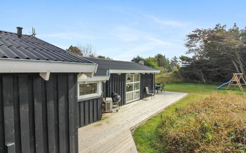 Marlie - 600M from the Sea: Meubles, Design Intérieur, Chaise, Sol, Table, Recours, Sol, Plafond, Pièce, Eco Hôtel