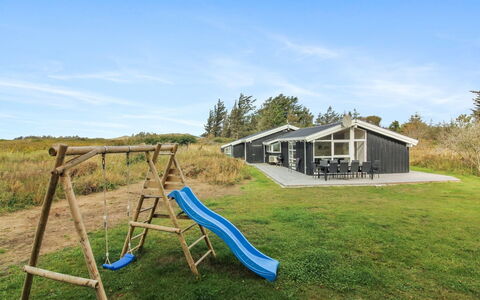 Marlie - 600M from the Sea: Meubles, Design Intérieur, Chaise, Sol, Table, Recours, Sol, Plafond, Pièce, Eco Hôtel