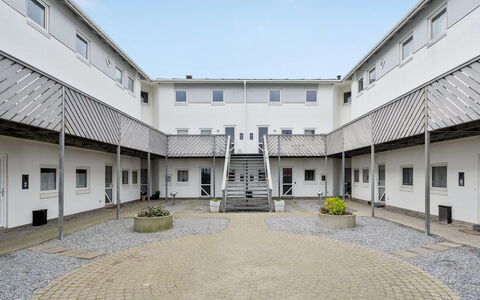 Meglena - 50M from the Sea: Composite, Appartement, Béton, Cour, Biens, Ombre, Allée, Daylighting, Plâtre, Balcon