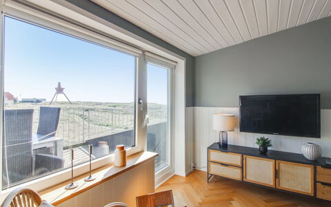 Meglena - 50M from the Sea: Sol, Sol, Bois, Design Intérieur, Plafond, Éclairage, Parquet, Meubles, Pièce, Appartement
