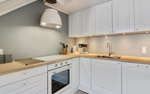 Meglena - 50M from the Sea: Sol, Design Intérieur, Bois, Sol, Plafond, Comptoir, Cabinetry, Éclairage, Luminaire, Cuisine
