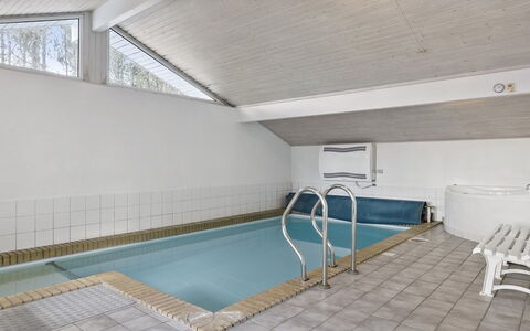 Yessica - 300M from the Sea: Meubles, Design Intérieur, Chaise, Sol, Table, Recours, Sol, Plafond, Pièce, Eco Hôtel