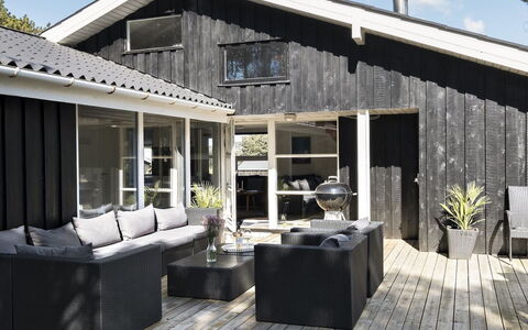 Yessica - 300M from the Sea: Meubles, Design Intérieur, Chaise, Sol, Table, Recours, Sol, Plafond, Pièce, Eco Hôtel