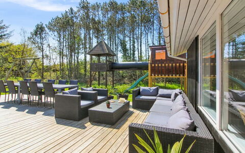 Yessica - 300M from the Sea: Meubles, Design Intérieur, Chaise, Sol, Table, Recours, Sol, Plafond, Pièce, Eco Hôtel