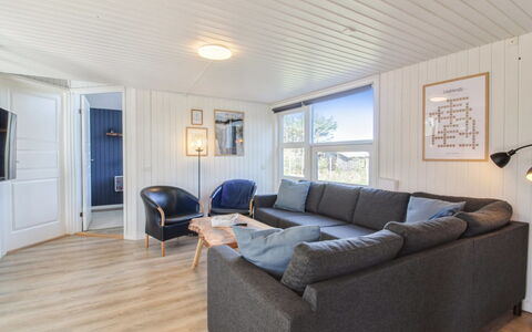 Yessica - 300M from the Sea: Meubles, Design Intérieur, Chaise, Sol, Table, Recours, Sol, Plafond, Pièce, Eco Hôtel