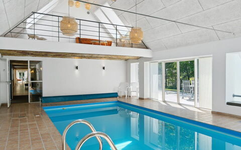 Thilo - 2.3Km from the Sea: Maison, Domicile, Porte, Toit, Chalet, Biens, Jardin, Ombre, Siding, Cour