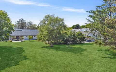 Thilo - 2.3Km from the Sea: Maison, Domicile, Porte, Toit, Chalet, Biens, Jardin, Ombre, Siding, Cour