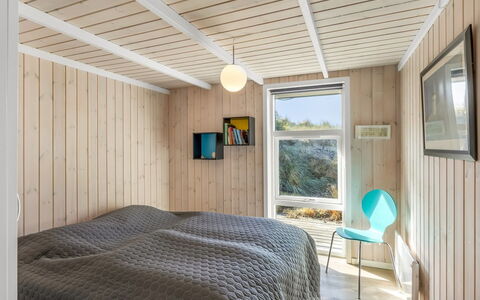 Elna - 400M from the Sea: Bois, Chambre, Design Intérieur, Sol, Plafond, Sol, Lit, Drap De Lit, Literie, Meubles