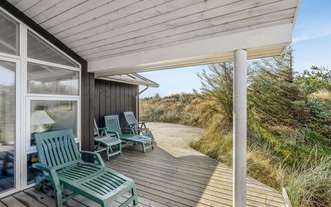 Elna - 400M from the Sea: Bois, Porche, Architecture, Domicile, Porte, Siding, Toit, Chalet, Dur, Planche