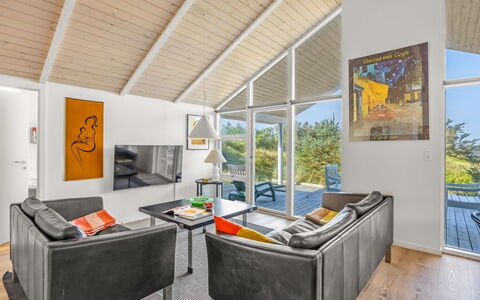 Elna - 400M from the Sea: Canapé, Salon, Appartement Penthouse, Faisceau