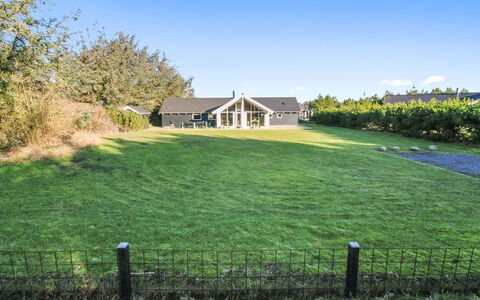 Synnöve - 550M from the Sea: Herbe, Maison, Domicile, Plaine, Lot Terre, Pelouse, Chalet, Jardin, Biens