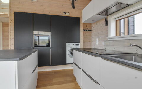 Tuire - 250M from the Sea: Cuisine, Comptoir, Sol, Bois, Cabinetry, Design Intérieur, Appareil De Cuisine, Sol, Plafond, Électroménager