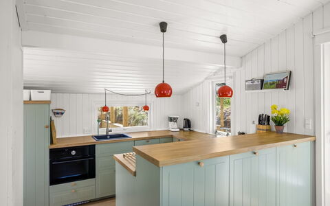 Marius - 200M from the Sea: Cuisine, Comptoir, Sol, Design Intérieur, Bois, Cabinetry, Meubles, Sol, Appareil De Cuisine, Plafond