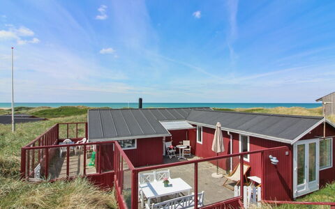 Marius - 200M from the Sea: Bâtiment, Maison, Bois, Domicile, Toit, Chalet, Zone Résidentielle, Arbuste, Architecture
