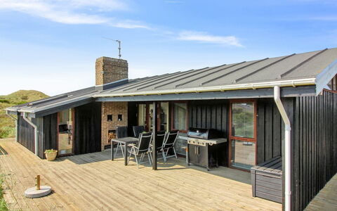 Essie - 250M from the Sea: Bois, Toit, Chalet, Maison, Porte, Domicile, Porche, Siding, Batiments Jardin, Dur