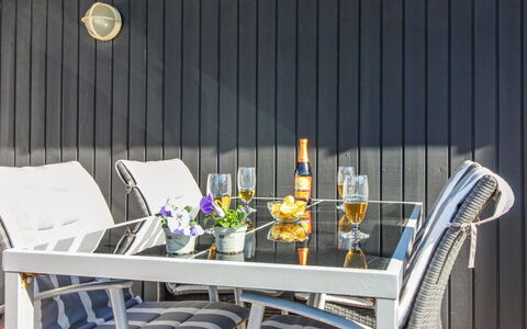 Tilda - 275M from the Sea: 