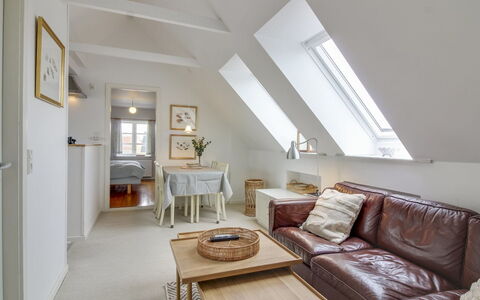 Evangelina - 350M from the Sea: Design Intérieur, Sol, Meubles, Plafond, Bois, Sol, Pièce, Canapé, Salon, Grenier