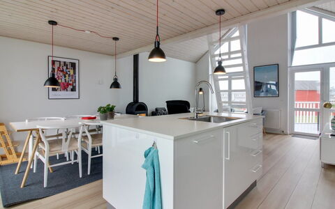 Adna - 700M from the Sea: Cuisine, Sol, Design Intérieur, Bois, Plafond, Sol, Meubles, Comptoir, Parquet, Luminaire