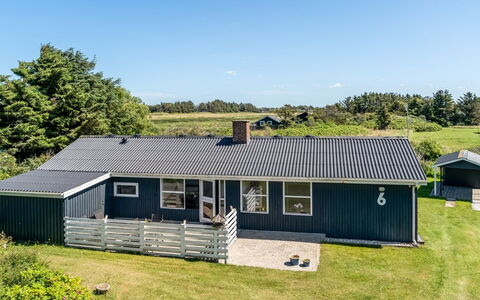 Vilhelmiina - 350M from the Sea: Maison, Domicile, Porte, Toit, Chalet, Biens, Jardin, Ombre, Siding, Cour