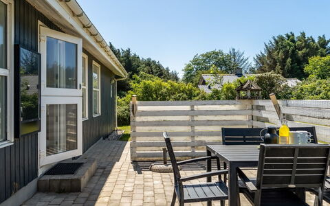 Vilhelmiina - 350M from the Sea: Maison, Domicile, Porte, Toit, Chalet, Biens, Jardin, Ombre, Siding, Cour