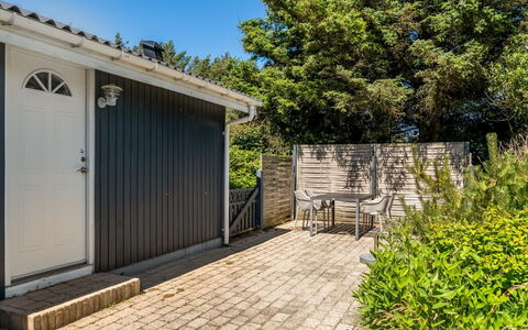 Vilhelmiina - 350M from the Sea: Maison, Domicile, Porte, Toit, Chalet, Biens, Jardin, Ombre, Siding, Cour