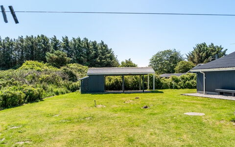 Vilhelmiina - 350M from the Sea: Maison, Domicile, Porte, Toit, Chalet, Biens, Jardin, Ombre, Siding, Cour
