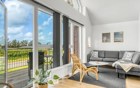Keimo - 600M from the Sea: Plafond, Sol, Design Intérieur, Sol, Composite, Meubles, Recours, Hôtel, Conception, Daylighting