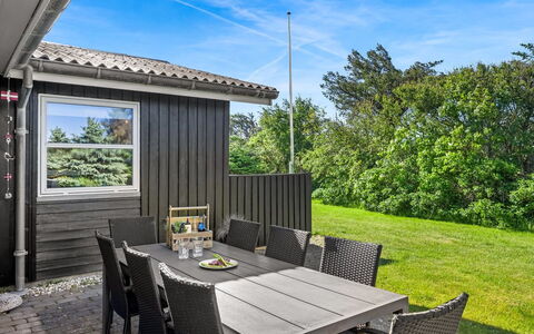 Henryette - 200M from the Sea: Bois, Porche, Domicile, Dur, Siding, Ombre, Jardin, Chalet, Plate-Forme, Planche