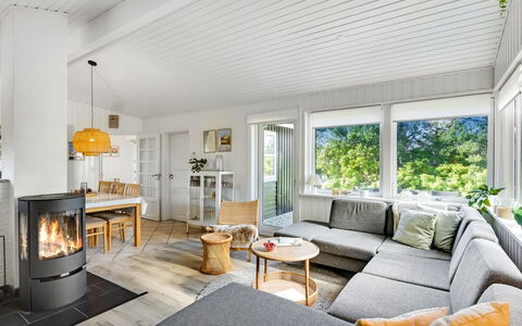 Henryette - 200M from the Sea: Meubles, Design Intérieur, Sol, Sol, Bois, Canapé, Plafond, Salon, Domicile, Pièce