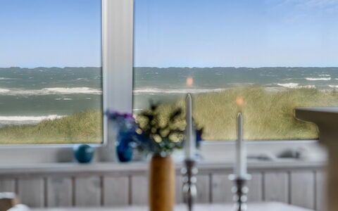 Fatiha - 100M from the Sea: Maison, Domicile, Porte, Toit, Chalet, Biens, Jardin, Ombre, Siding, Cour