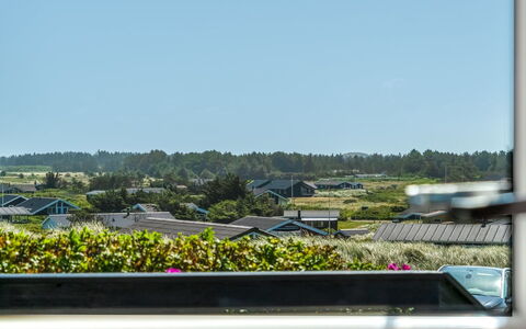 Fatiha - 100M from the Sea: Maison, Domicile, Porte, Toit, Chalet, Biens, Jardin, Ombre, Siding, Cour