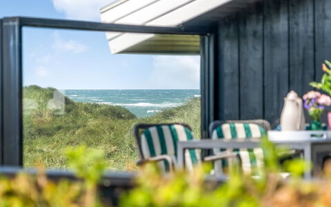 Fatiha - 100M from the Sea: Maison, Domicile, Porte, Toit, Chalet, Biens, Jardin, Ombre, Siding, Cour