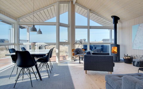 Ulf - 100M from the Sea: Bois, Plafond, Sol, Sol, Domicile, Chalet, Porche, Salon, Dur, Chaise