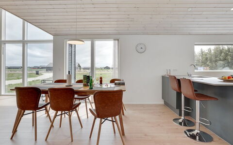 Arlina - 1.5Km from the Sea: Bâtiment, Maison, Bois, Domicile, Toit, Chalet, Zone Résidentielle, Arbuste, Architecture