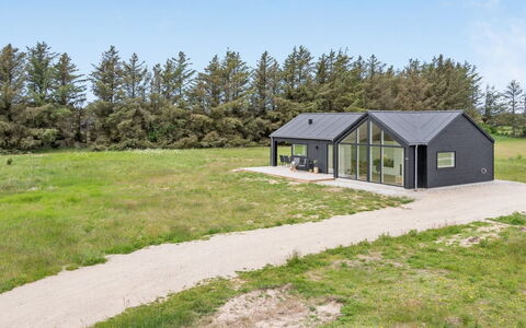 Arlina - 1.5Km from the Sea: Bâtiment, Maison, Bois, Domicile, Toit, Chalet, Zone Résidentielle, Arbuste, Architecture
