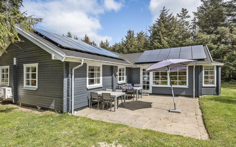 Vaska - 550M from the Sea: Toit, Maison, Domicile, Chalet, Siding, Biens, Allée, Batiments Jardin, Cour, Cabanon