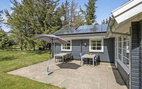 Vaska - 550M from the Sea: Toit, Maison, Domicile, Chalet, Siding, Biens, Allée, Batiments Jardin, Cour, Cabanon
