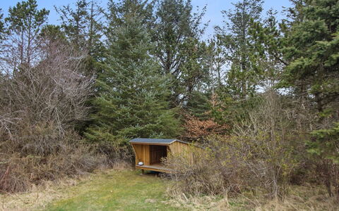 Vaska - 550M from the Sea: Toit, Maison, Domicile, Chalet, Siding, Biens, Allée, Batiments Jardin, Cour, Cabanon