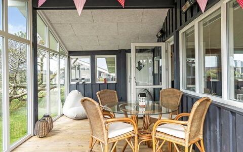 Hælf - 400M from the Sea: Bois, Meubles, Porche, Chaise, Domicile, Porte, Plafond, Plate-Forme, Ombre, Tache De Bois