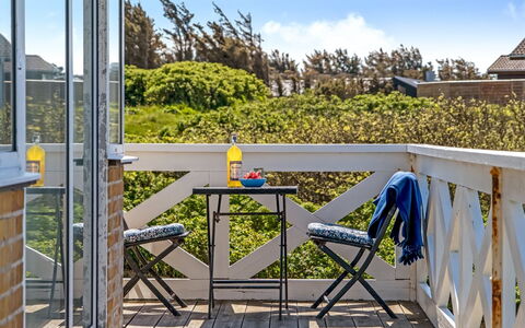 Mielikki - 200M from the Sea: Maison, Domicile, Porte, Toit, Chalet, Biens, Jardin, Ombre, Siding, Cour