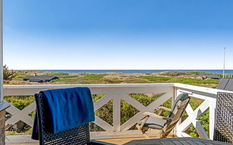 Mielikki - 200M from the Sea: Maison, Domicile, Porte, Toit, Chalet, Biens, Jardin, Ombre, Siding, Cour
