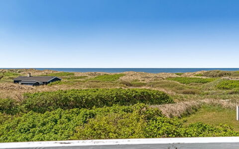 Mielikki - 200M from the Sea: Maison, Domicile, Porte, Toit, Chalet, Biens, Jardin, Ombre, Siding, Cour