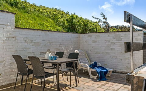 Mielikki - 200M from the Sea: Maison, Domicile, Porte, Toit, Chalet, Biens, Jardin, Ombre, Siding, Cour