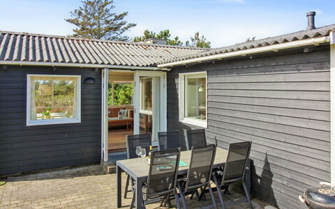 Lisabeth - 250M from the Sea: Meubles, Design Intérieur, Chaise, Sol, Table, Recours, Sol, Plafond, Pièce, Eco Hôtel