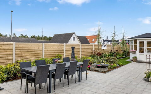 Adelina - 500M from the Sea: Domicile, Jardin, Pot De Fleur, Dalle, Aménagement Paysager, Patio, Plante D'Appartement, Mobilier De Jardin, Cour, Cour