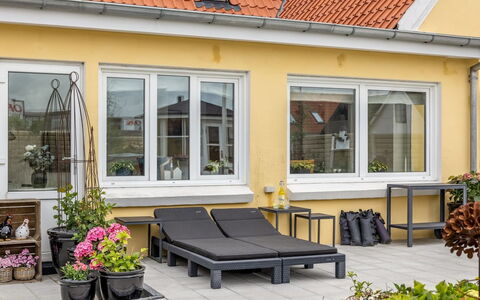 Adelina - 500M from the Sea: Meubles, Pot De Fleur, Domicile, Porte, Sol, Mobilier De Jardin, Chaise, Plante D'Appartement, Porche, Moulage
